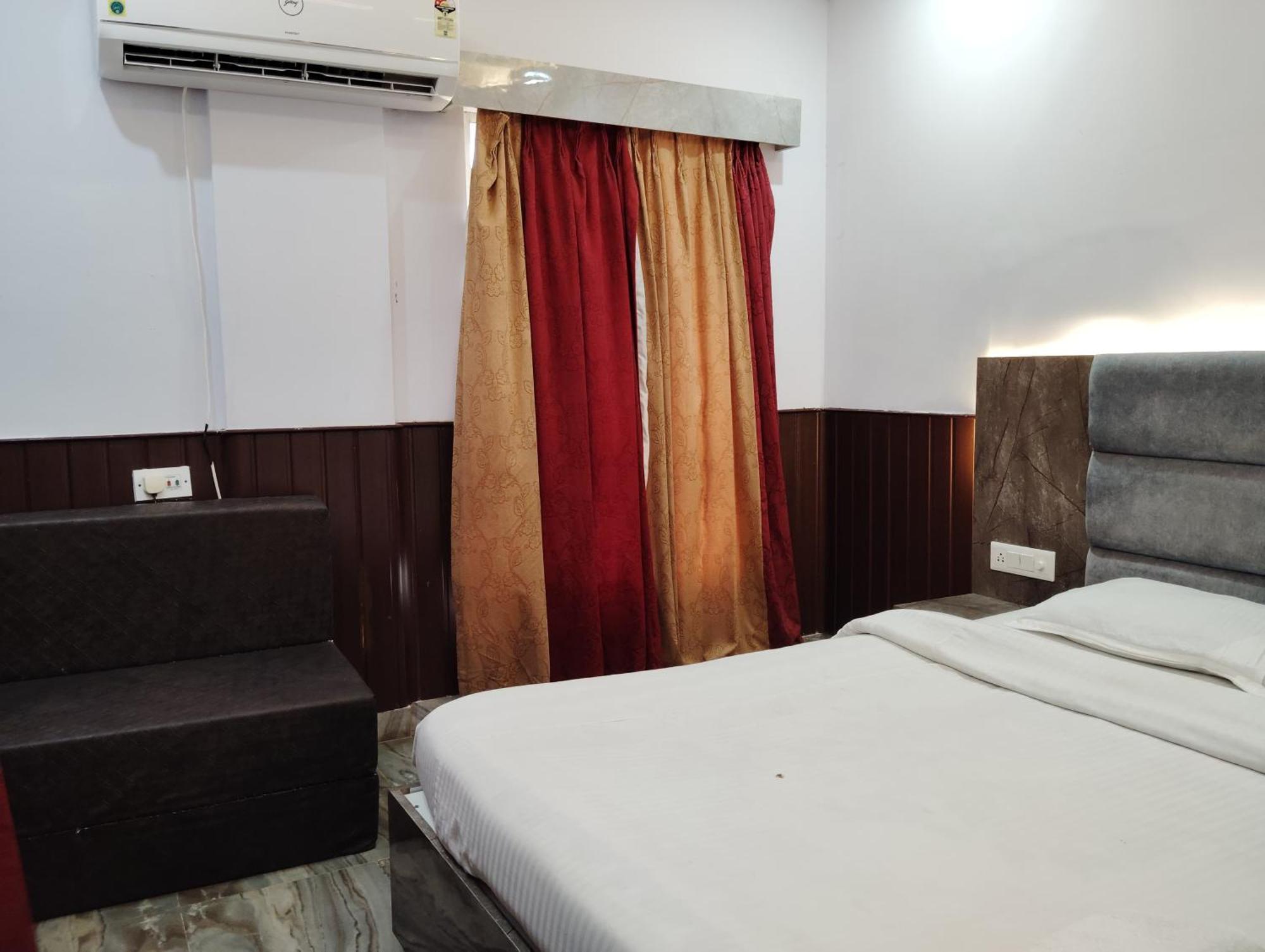 Hotel Dreamland Puri Esterno foto